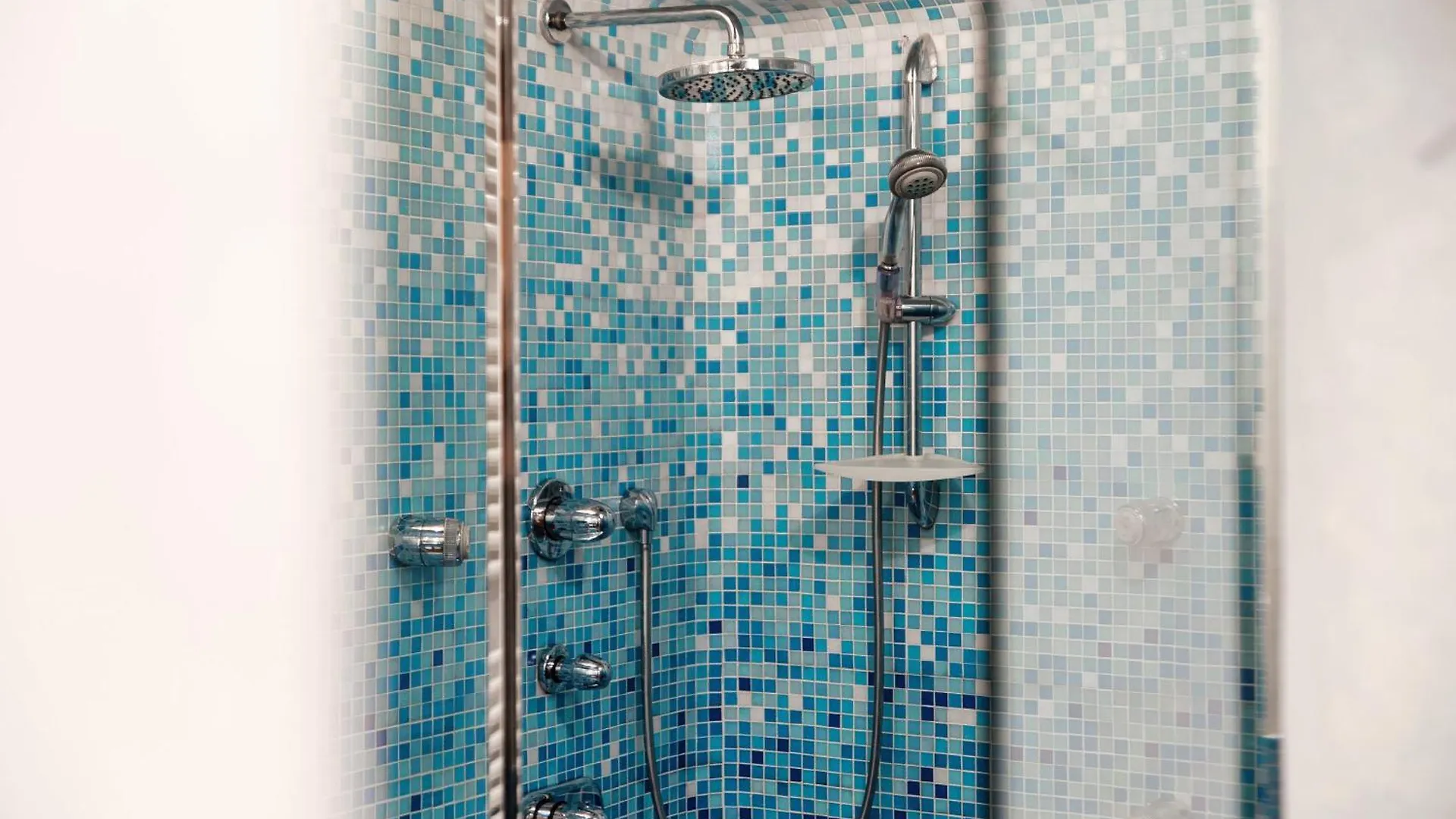 Crotto Polirolo Apartment - By House Of Travelers - Cernobbio Italia
